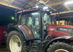 Custom forestry protection for Valtra T203