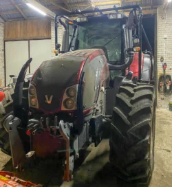 Custom forestry protection for Valtra T203